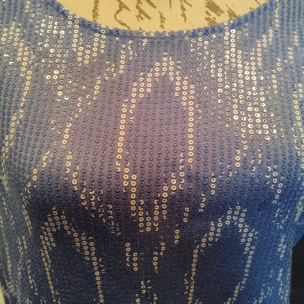 💥3/$20 Crosby Blue Sequence Large Shirt! - Picture 4 of 8
